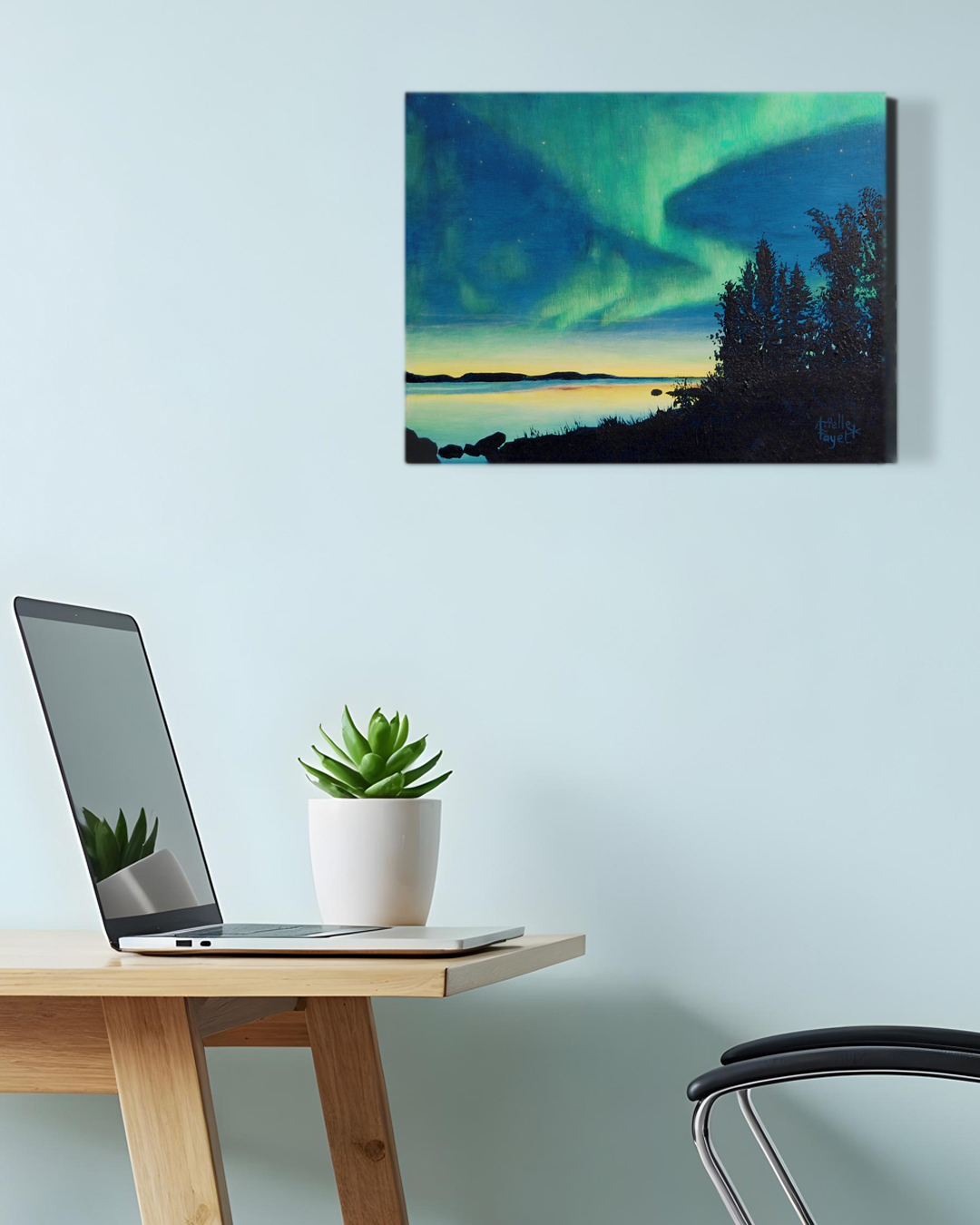 Peinture intitulée "Nuit polaire" par Arielle Payet au-dessus d'un bureau